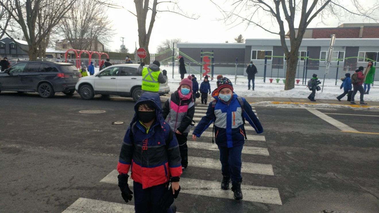 Provincia canadiană cea mai afectată de pandemie menține școlile deschise. Cum se face educație în "zona roșie"