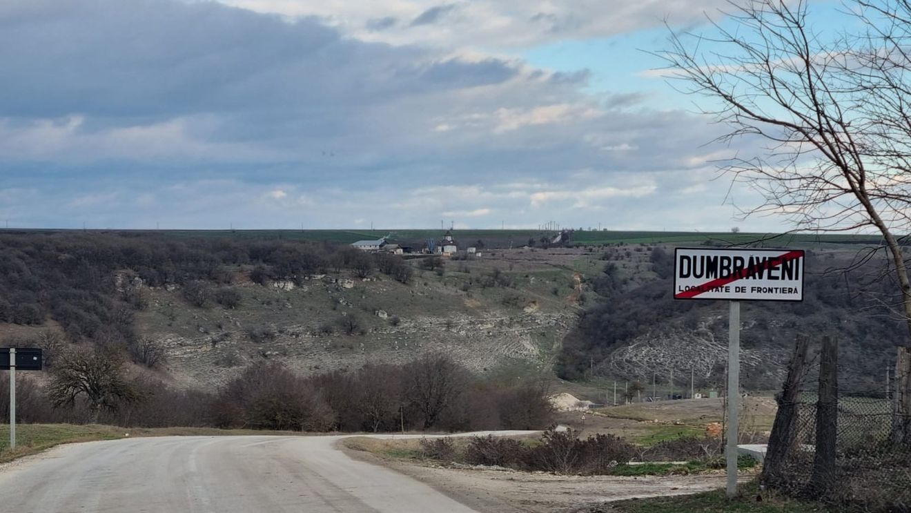 Primarul celei mai mici comune din Constanța, care nu a putut accesa fonduri UE din cauza numărului redus de locuitori: ”Mâine aș face comasarea localităților”/ Cum arată Dumbrăveni, cu doar 400 de locuitori, dar cu mașini hibrid, străzi asfaltate și casă mortuară (fotoreportaj)