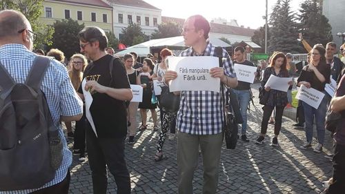 Prietenia dintre români și maghiari, celebrată la Cluj într-o impresionantă manifestație de solidaritate: ”Nu ne vom scuipa în faţă prietenii şi vecinii pentru că aşa vor nişte politruci”
