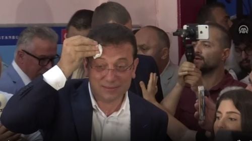 Președintele turc Recep Erdogan și-a recunoscut înfrângerea în Istanbul, fieful său electoral. Ekrem Imamoglu a câștigat detașat alegerile după un scrutin cu o prezență la vot zdrobitoare: 84,4%
