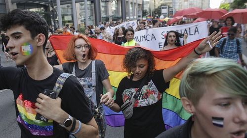 Asociația ACCEPT acuză Primăria Municipiului București că boicotează Marșul Bucharest Pride, deși a autorizat o contra-manifestație a Noii Drepte / Primăria propune organizarea marșului pe Șoseaua Kiseleff sau pe Bulevardul Magheru