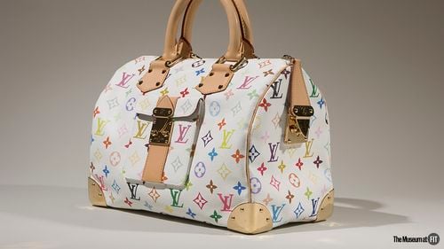 Piaţa globală a bunurilor de lux se confruntă cu cele mai mici rate de creştere din ultimii ani / Cumpărătorii din Europa, afectaţi de creşterea costurilor de trai, au redus achiziţiile de lux