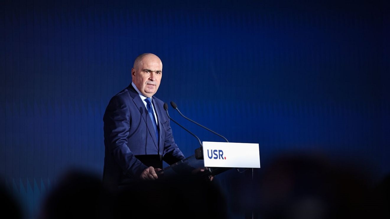 LIVE Congresul USR | Bolojan: Pregătiți să demolăm privilegii, sinecuri, să tăiem cheltuieli inutile, ineficiența, să suferim alături de români. Foarte probabil va fi un guvern de sacrificiu / Fritz: Va trebui să luăm decizii extrem de nepopulare. Nu sunt bani pentru tot ce s-a promis în trecut