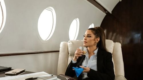 Apel la acțiune privind utilizarea „absurdă” a avioanelor private de către Regatul Unit / Cea mai frecventă destinație pentru zborurile cu jet privat a fost Nisa, în sudul Franței