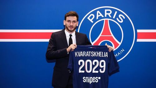 Fostul star al lui Napoli, Khvicha Kvaratskhelia, a semnat oficial cu PSG până în 2029
