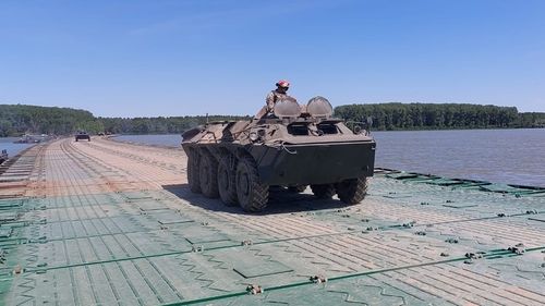 O blindată Piranha 3 a Armatei Române s-a scufundat în Dunăre în timpul celui mai mare exercițiu NATO