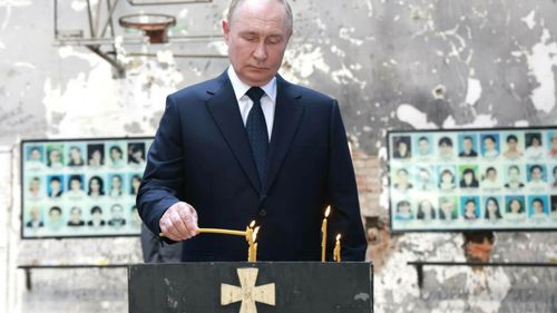 Rușii se înrolează în armata Ucrainei pentru a lupta contra lui Putin. Dezvăluirile unui artist otrăvit de Kremlin
