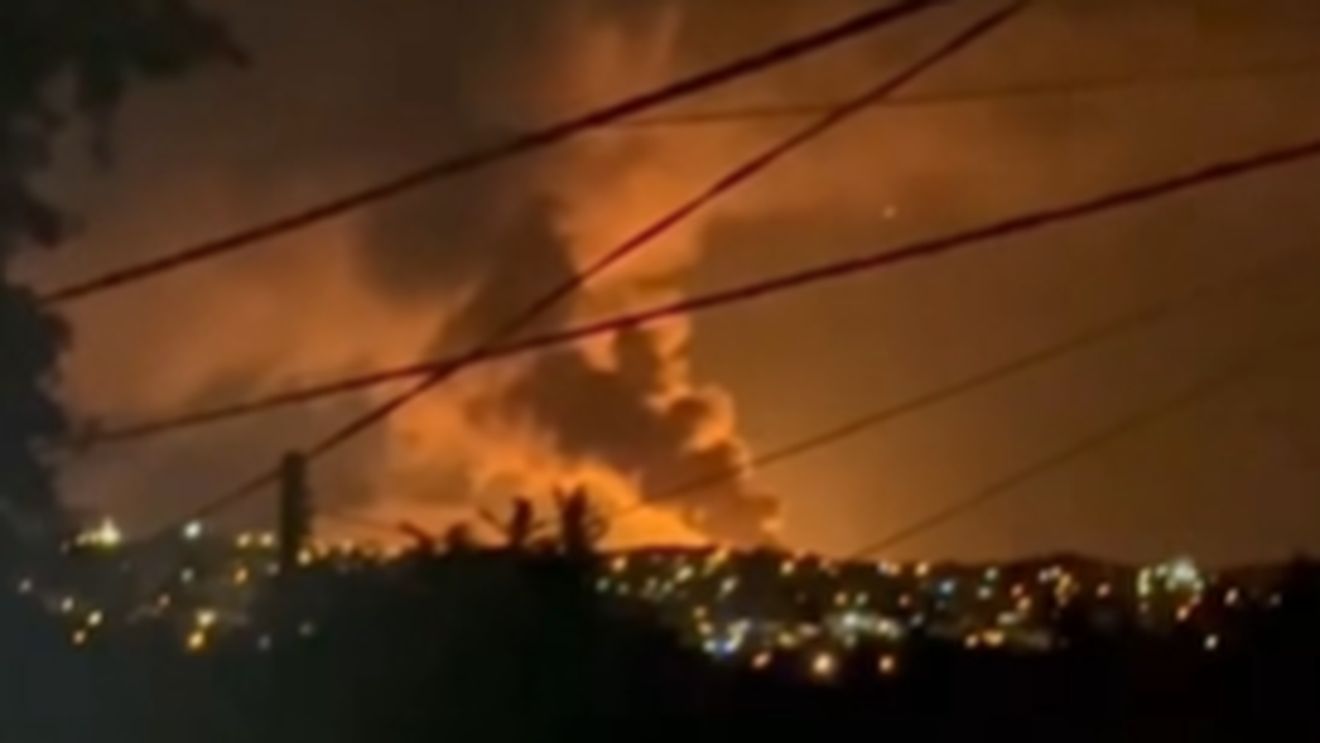 VIDEO: Ucraina lovește obiective energetice și militare din apropierea Podului Crimeei / Vânzările de combustibil au fost suspendate în zonă