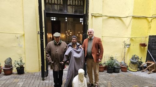 Un bust din marmură vechi de 174 de ani, furat în 1997 din cripta cimitirului evreiesc din Arad, recuperat dintr-un anticariat din Austria