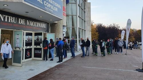 Peste 3.300 de bucureșteni s-au vaccinat anti-COVID în primele două ore de la deschiderea centrelor, dintre care peste 1.000 la „Maratonul pentru viață”