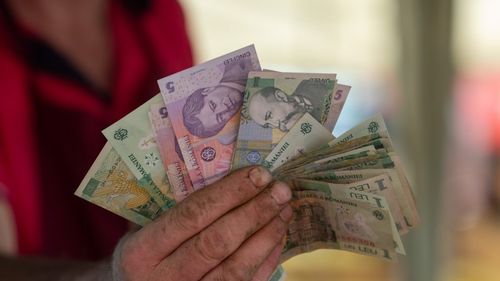 Coface: Românii care au credite legate de IRCC vor plăti rate duble anul viitor; Șomajul va creşte