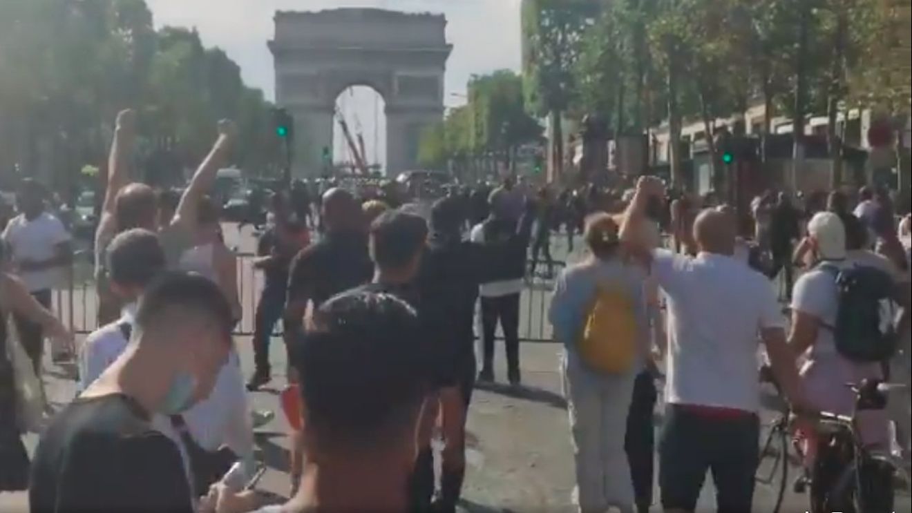 VIDEO Mii de persoane au manifestat în Franța, sâmbătă, împotriva permisului de sănătate și a vaccinării obligatorii pentru unele profesii