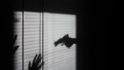 Suspectul în atacul armat în masă de la Universitatea Brown, găsit mort de poliție într-un depozit