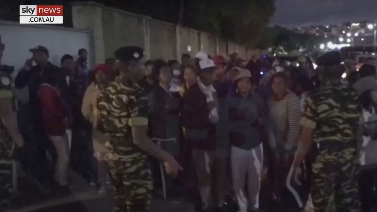 13 persoane au murit și alte peste 100 au fost rănite într-o busculadă la intrarea într-un stadion din Madagascar