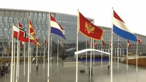 Steagul suedez a fost arborat la sediul NATO / Toate țările riverane Mării Baltice, cu excepția Rusiei, sunt acum membre ale Alianței