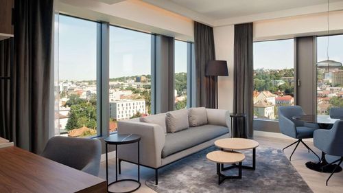 Reprezentant al industriei hoteliere: Majorarea TVA ar alimenta din nou migraţia către zona gri şi neagră a economiei / Evaziunea fiscală e o realitate în România şi în turism, este o măsură absurdă şi grăbită