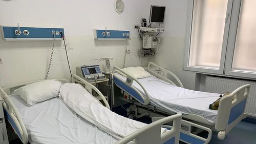 O saltea a luat foc pe un hol din Spitalul de Urgență Timișoara/ Incendiul a fost stins de paznicul și electricianul spitalului