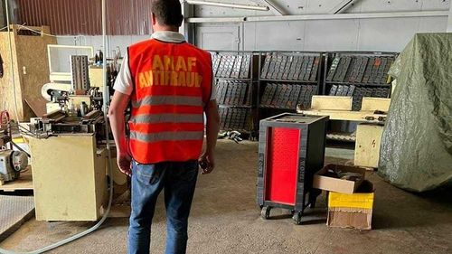 Fabrică de ţigări care funcţiona ilegal, descoperită de ANAF în judeţul Buzău