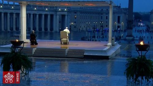 VIDEO Papa Francisc a adresat o binecuvântare specială Urbi et Orbi. Piața Sf. Petru din Vatican a fost goală