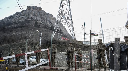 Rusia îşi retrage contingentul militar din Karabah, confirmă Kremlinul