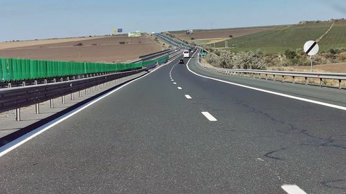 Restricții de circulație pentru mașinile de mare tonaj pe Autostrada Soarelui și două drumuri naționale