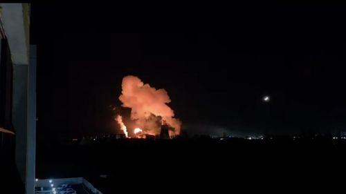 BREAKING / Explozie puternică, luni seară, la CET Vest din Capitală / Câteva mii de blocuri au rămas fără apă caldă / 5 autospeciale ale pompierilor au supravegheat zona pe timpul nopții