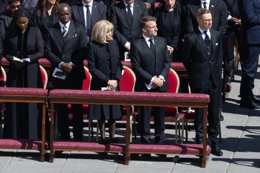 Emmanuel Macron, funeralii Papa