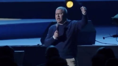 VIDEO Liberalul Florin Roman îi cântă lui Nicolae Ciucă melodia ”Tu, Ardeal” / Liberalul se înscrie pe lista cântăreților din campania electorală, după Ludovic Orban și Mircea Geoană / Iohannis a cântat și el. În 2014