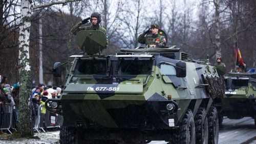 Trafic restricţionat pe DN 1, în judeţul Braşov, după ce vehiculele dintr-un convoi militar au atins partea superioară a unui pod / Nu sunt victime / Aglomeraţie şi în alte zone ale DN 1