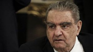Unul dintre cei mai influenți magnați din Grecia își consolidează poziția pe piața bancară din România: Consiliul Concurenței a autorizat preluarea Credit Agricole România de către Vista Bank