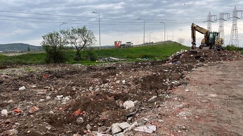 Bihor: 12 case ridicate ilegal la ieșirea de pe șoseaua de centură spre Oșorhei, demolate la ordinul Primăriei Oradea
