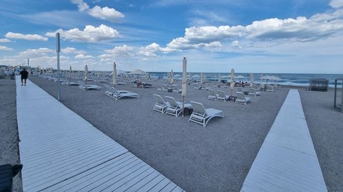 Murad: E cel mai slab sezon estival din ultimii 30 de ani/ Săptămâna asta au fost 80 – 90.000 de turişti, anul trecut în aceeaşi perioadă erau 140.000/ Mamaia are sute de blocuri, care sunt construite haotic şi nu au spaţii verzi / Astăzi plajele sunt goale, din păcate