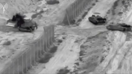 Israelul anunță că a eliberat un soldat israelian reținut în Gaza