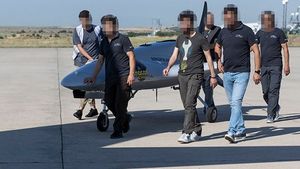Lituania a primit drona Bayraktar destinată Ucrainei, pentru care sute de lituanieni au contribuit cu bani / Producătorul turc a anunțat că refuză banii și o va oferi pe gratis / Suma strânsă va fi trimisă Kievului prin ajutoare umanitare