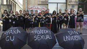 VIDEO Protest inedit în București împotriva cazurilor de hărțuire sexuală din universități