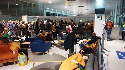 VIDEO 181 de persoane, printre care și Laura Codruța Kovesi, blocate pe un aeroport din Belgia de 19 ore/ Pasager: Nu am avut nici un contact cu Wizzair, nici un reprezentant nu a fost alături de noi, nu ni s-a răspuns la telefon