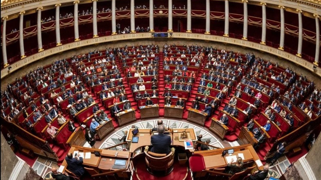 Premierul francez se va supune unui vot de încredere în parlament pentru planul de austeritate