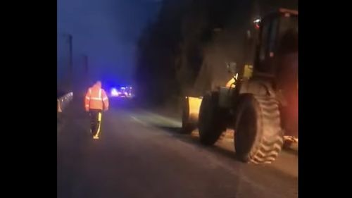 Valea Oltului, blocată după un accident rutier / Seminţe de floarea soarelui s-au împrăştiat pe carosabil
