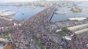 Manifestaţie naţionalistă uriaşă la Istanbul "împotriva PKK şi a terorismului israelian" / Bilal Erdogan, fiul şefului statului turc, i-a salutat "martirii" armatei căzuţi în Irak