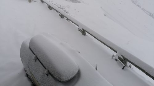 Zăpadă la Bâlea. Sfaturile salvamontiștilor: Să aveți folie de supraviețuire, baterie externă, lanternă și apă în rucsac