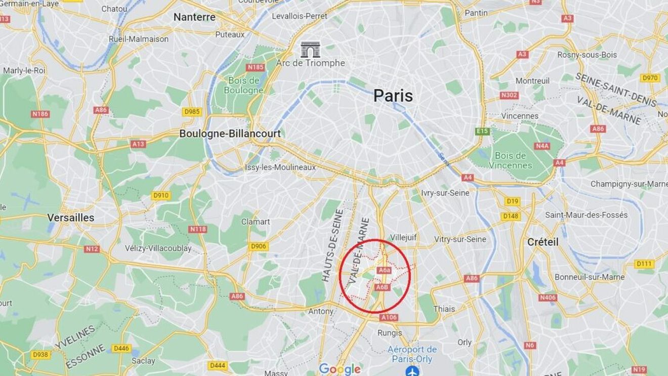 Tentativă de asasinare a primarului unei localități de lângă Paris în timpul violențelor de sâmbătă noapte. O bandă de atacatori a folosit o mașină incendiată