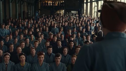 Blitz, un nou film despre bombardamentul Londrei din al Doilea Război Mondial: ”Interpretare îndoielnică pentru copii, un sentimentalism lacrimogen și multe clișee”