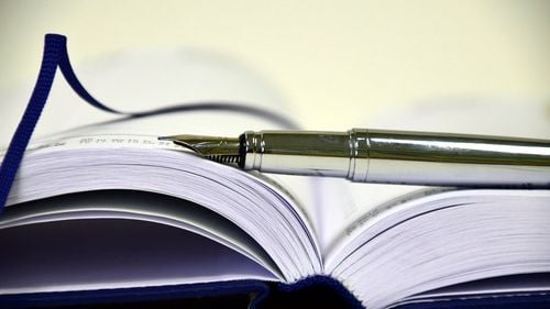 Apel lansat de peste 300 de profesori, scriitori, regizori, actori, artiști care cer Guvernului Bolojan să retragă pachetul de austeritate impus școlii: Educația nu este o povară bugetară, ci condiția dezvoltării unei țări civilizate