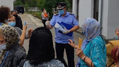 Argeșul, județul cu cea mai mică incidență a infectărilor cu coronavirus, introduce masca obligatorie în toate spațiile publice. Cine nu respectă măsura riscă o amendă între 500 și 2500 de lei