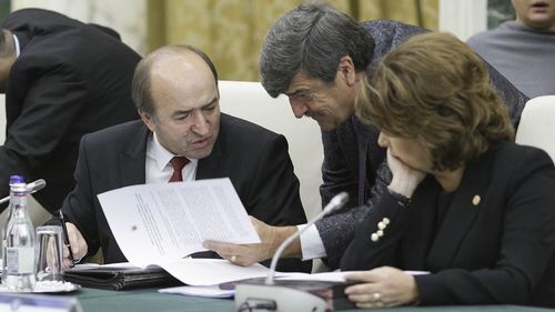 Cătălin Drulă și Eugen Tomac cer demisia lui Toni Greblă (ex-PSD), președintele Autorității Electorale Permanente, după scandalul din Biroul Electoral Central: ”O coadă de topor a lui Marcel Ciolacu nu poate fi garantul unor alegeri libere”