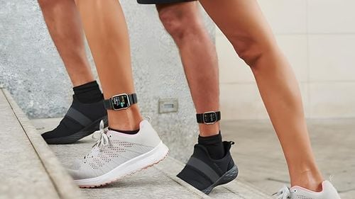 Noua modă în Italia: ceasuri Apple Watch, purtat pe gleznă / Care sunt beneficiile și accesoriile care îți permit să faci acest lucru