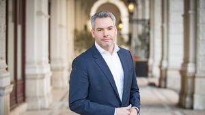 Crește presiunea pentru finanțarea de către UE a gardurilor anti-migranți / Cancelarul Nehammer: Avem un angajament clar din partea Comisiei de a sprijini proiecte pilot în Bulgaria și în România