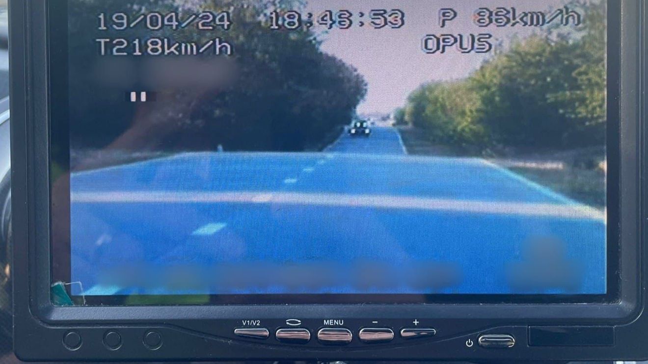 Şofer din Craiova înregistrat de radar în timp ce conducea cu viteza de 218 kilometri pe oră pe un drum național / A rămas fără carnet 4 luni