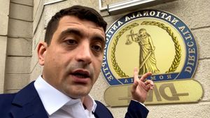 VIDEO George Simion, la DNA: Au încercat să ne aburească președintele CJ Alba, cei de la Vrancea, la Sibiu doamna Turcan/ Ni s-au propus funcții la Salubritate, Transporturi și Institutul Cultural Român