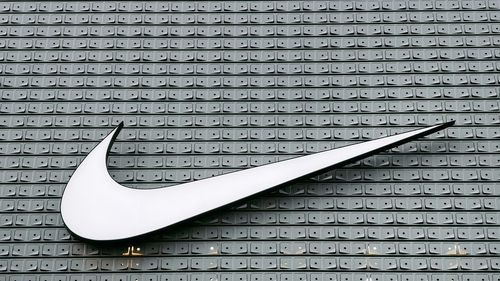 Nike, dată în judecată de consumatori pentru că nu ar rambursa costurile generate de tarife